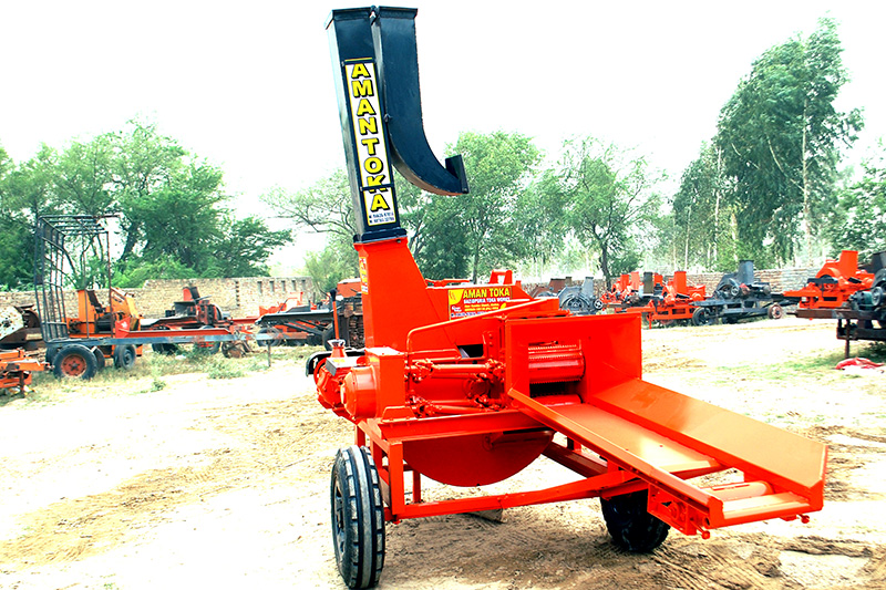 Agricultural fodder cutting machine